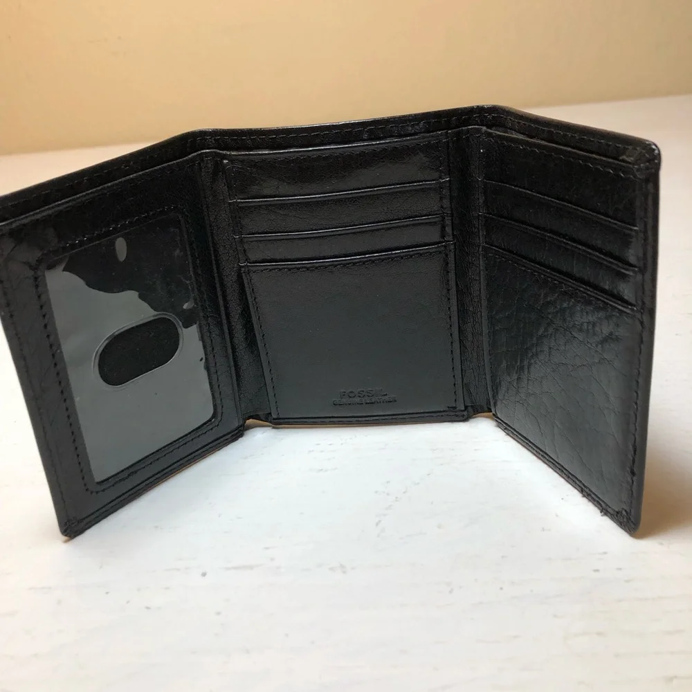 Fossil Black Tri-Fold Leather Wallet for Men, like new, pet/smoke free home